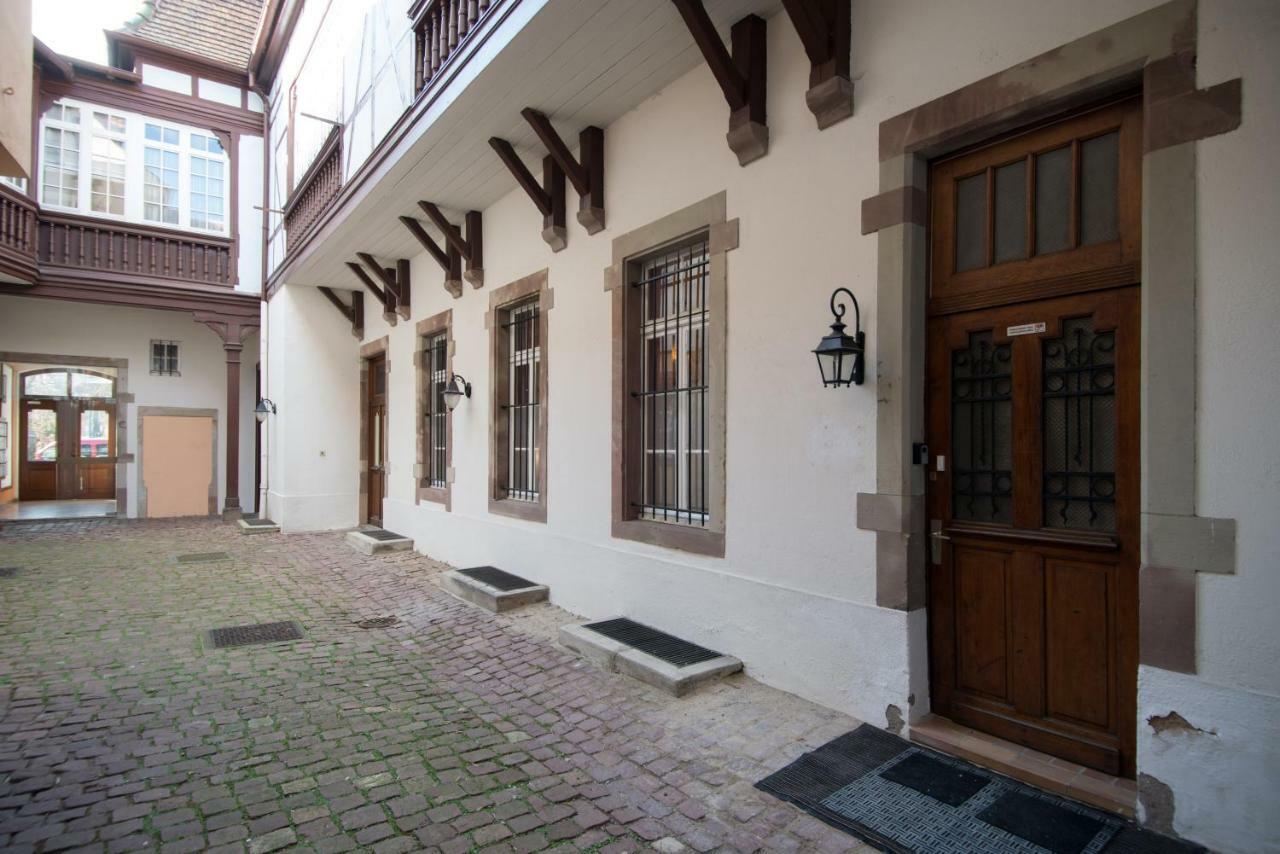 " Mademoiselle " 17 Boulevard Du Champ De Mars Colmar Bagian luar foto